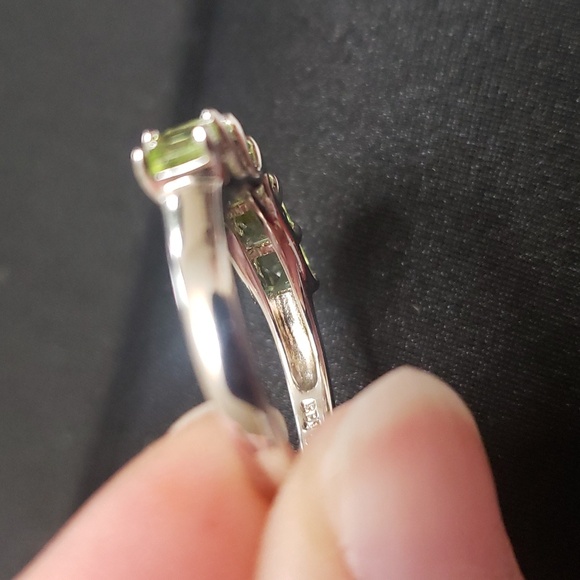 BBJ 925 Six Glass Stone Peridot Ring. - Picture 10 of 10